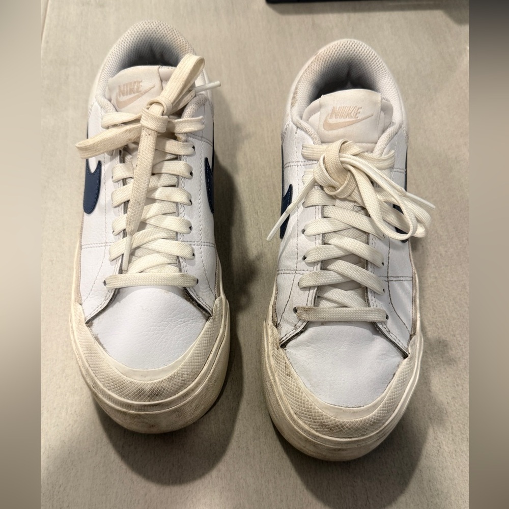 Nike Court Legacy Lift Sneakers